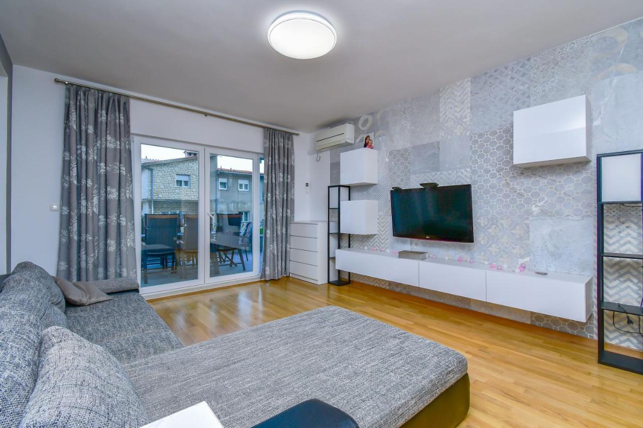 Apartment Ela Omiš Екстериор снимка